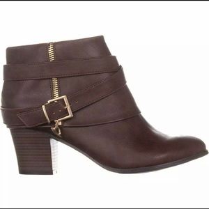 NWB Women’s Tully Closed Toe Ankle Boots